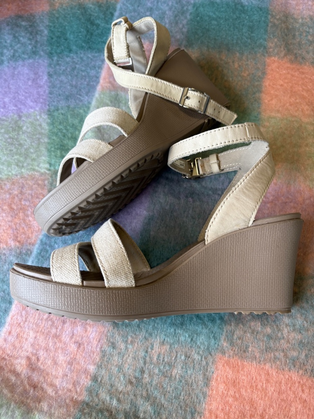 CROCS Women's Tan Linen Beige Wedge Sandals with Ankle Strap.
Very Stylish!